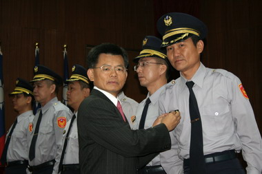 高雄市勞工局新舊任局長交接(圖)