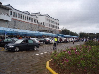 林政則肯定各單位合作疏導掃墓人車(圖)