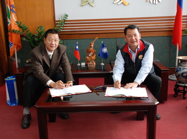 林久翔簽訂全中運免費贊助保險合約(圖)