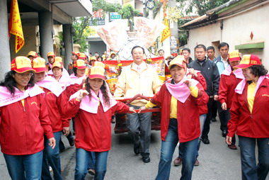 彰縣媽祖前往嘉義參香卓伯源加入護駕(圖)
