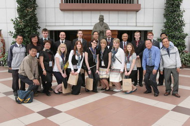 德國姊妹校吉夫霍爾恩學校師生拜訪台南(圖)