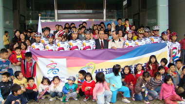 2009世運會快遞瘋全台今抵桃園縣府(圖)