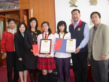 林久翔接見優秀青少年志工(圖)