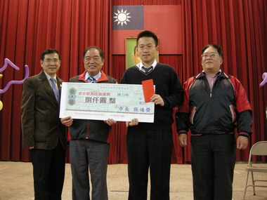 安樂高中免試入學額滿市長蒞臨頒發獎金(圖)