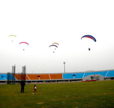 全中運飛行傘預演(圖)