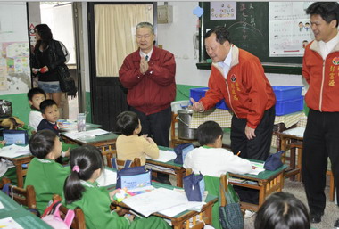 免費營養午餐學生滿意回答「很好吃」(圖)