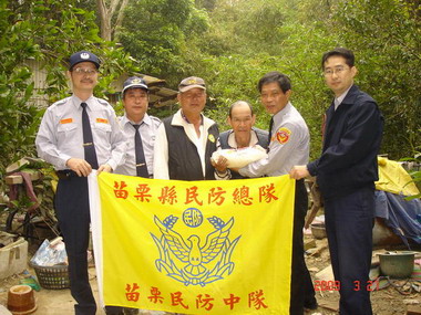 「關懷弱勢」捐助白米活動(圖)