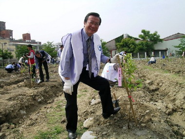 台中營運處為響應植樹減碳活動(圖)