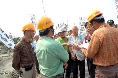 台電違反偷施工自救會員工地抗議(圖)