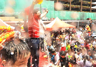 北縣潑水節熱鬧登場(圖)