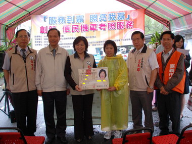 服務到嘉新住民考照緊張刺激(圖)