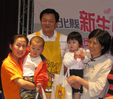 新生兒閱讀起步走活動開始囉(圖)