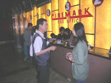 市府消保官查核電影院有無全面禁帶外食(圖)