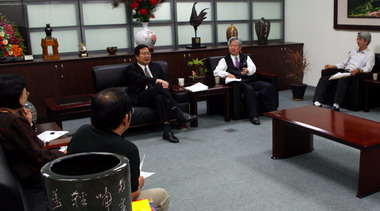 國防部長推動傾聽民意列車(圖)