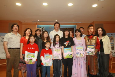 自編補充教材讓學生愛韻文(圖)