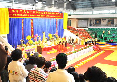 釋迦牟尼佛聖誕舉辦浴佛大典(圖)