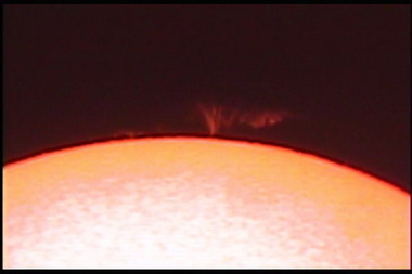 巨大日珥噴發現象 將對地球通訊造成影響(圖)