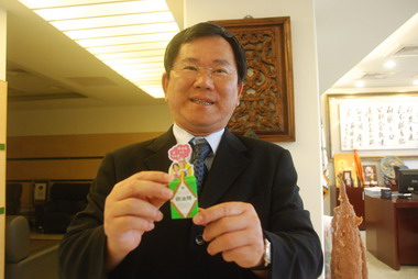 防止疲勞駕駛攔檢送國寶代言綠油精(圖)