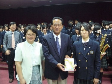 日本金牌獎埼玉榮高校樂團 拜訪縣長曹啟鴻(圖)