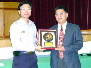 鑑識專家演講科學化犯罪現場勘察知識(圖)