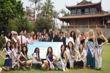 世界旅遊皇后參觀台南府城(圖)