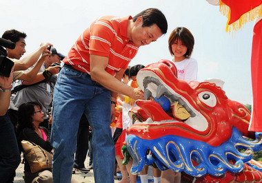 北縣議長盃龍舟點睛 28、29碧潭競技(圖)