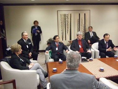 許添財前往參加聯合國會議(圖)