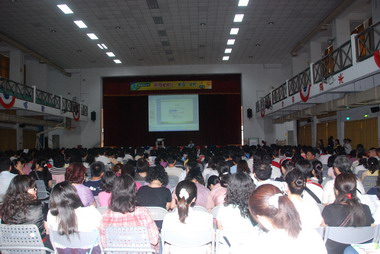 全縣教師防疫研習夫子戴口罩上課(圖)