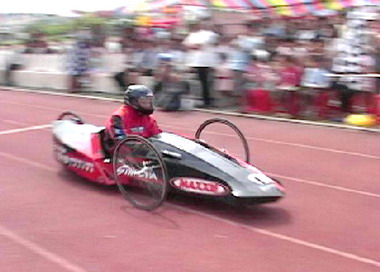 賽車進校園議員：卓伯源是不良示範(圖)