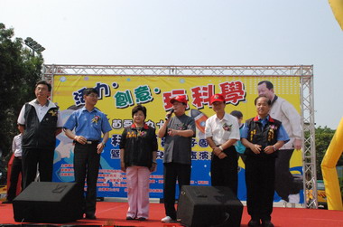 幼兒科學博覽會園遊會小朋友Hight翻天(圖)