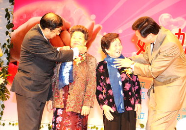 全國母親節表揚活動今舉行(圖)