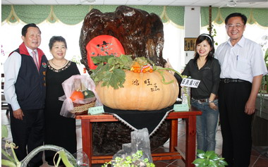 巨無霸南瓜王亮相縣長命名「鴻旺」(圖)