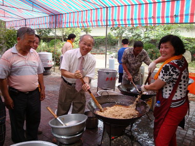 林政則轉送社區「活力粽」祝福馬英九(圖)