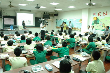 陳明文視察中小學精進教師教學能力研習(圖)