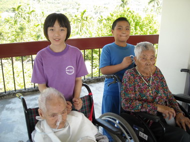 瑞豐國小「送愛到聖十字架療養院」(圖)