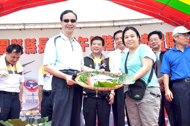 桃園縣長盃龍舟賽熱鬧登場(圖)
