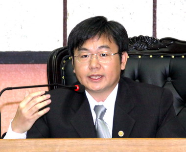 吳棋祥關心新流感防疫情況(圖)