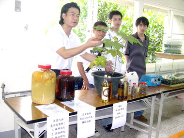 修平展示生質能源成果(圖)
