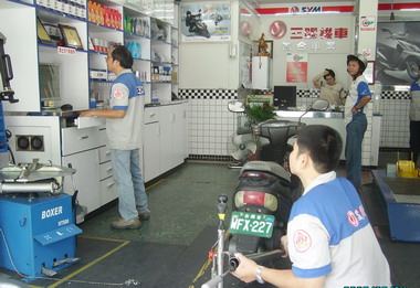 機車排氣檢驗站百合機車行做好服務(圖)