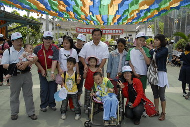 特教學生歡樂童軍體驗營(圖)