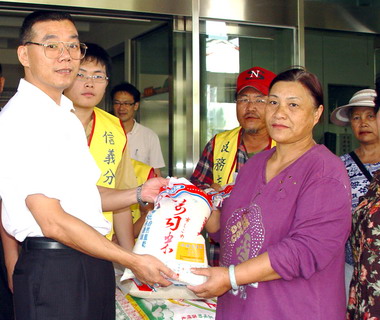 端午將至員警送愛心到原鄉(圖)