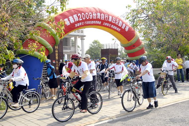 嘉縣舉辦台灣自行車日活動(圖)