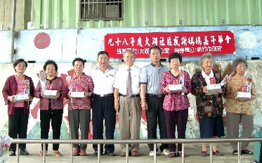 母親節前夕林政則趕場賀母親節快樂(圖)