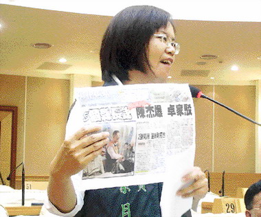 縣議員抨擊彰化縣長爸爸關說(圖)
