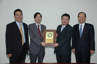 新鞋捐贈表揚活動(圖)