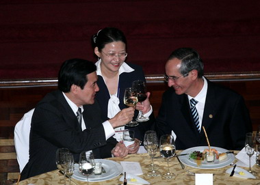 馬英九抵達瓜地馬拉並參加僑宴(圖)