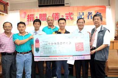 花卉運銷合作社捐贈公益基金(圖)