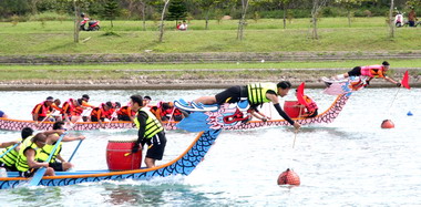 台東舉辦龍舟錦標賽(圖)