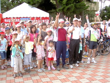 南投警分局舉辦慶祝警察節暨親子健行(圖)