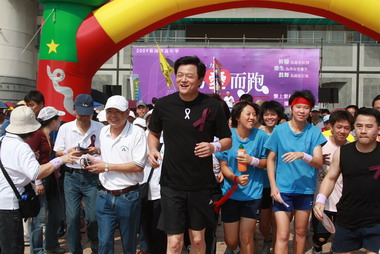 祈禱、重生、鼓舞 2009紫絲帶嘉年華活動(圖)